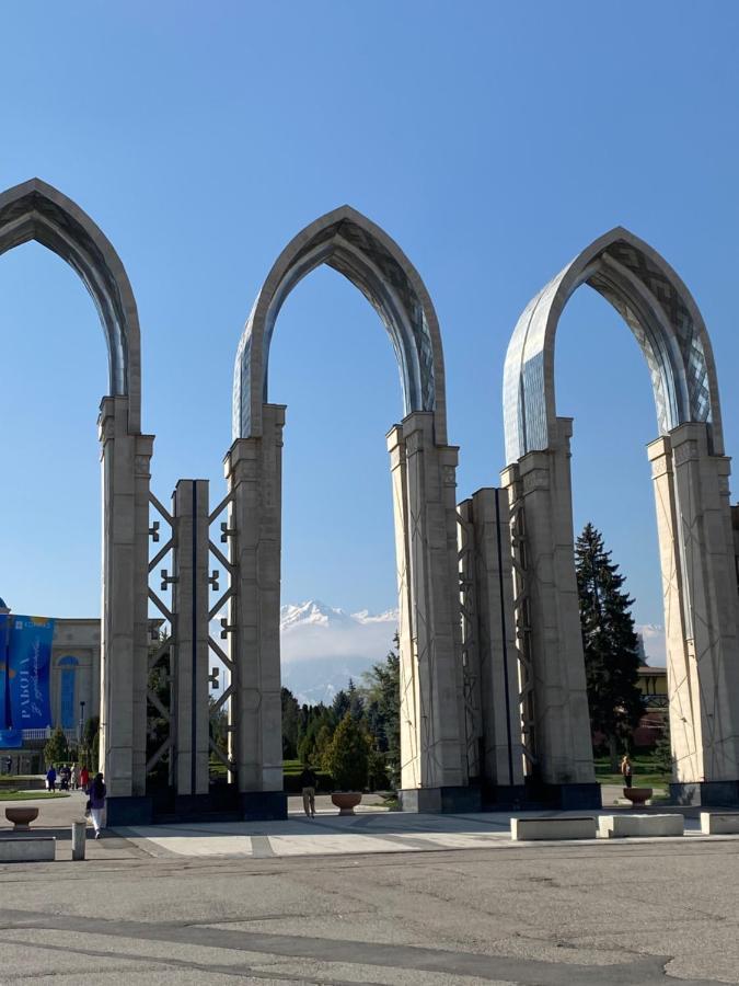 студия эрмитаж атакент Apartment Almaty
